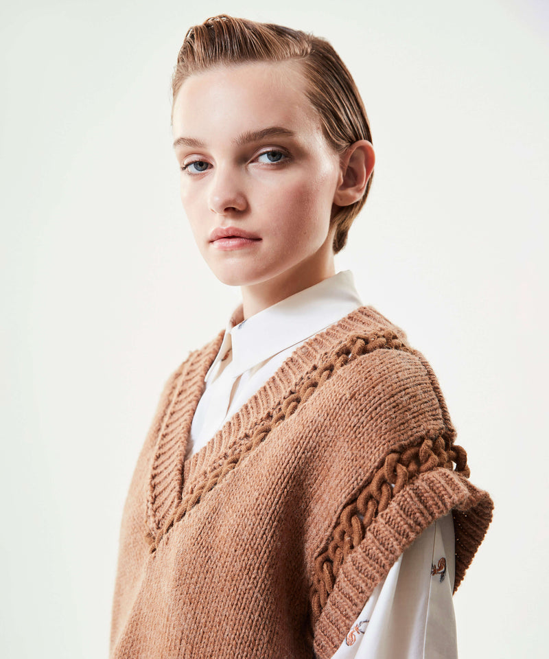 Machka Sweater With Chain Accessories Camel